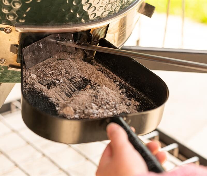 ЛОПАТКА ЗА ПРЕМАХВАНЕ НА ПЕПЕЛ